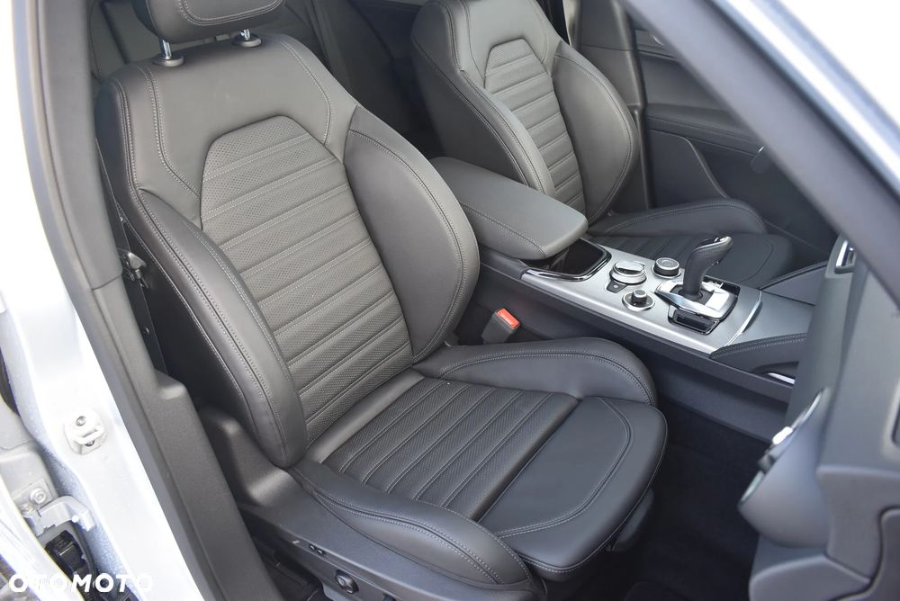 Alfa Romeo Stelvio 2.0 Turbo Veloce Q4 - 19