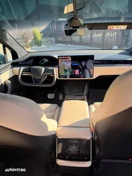 Tesla Model X Plaid - 4