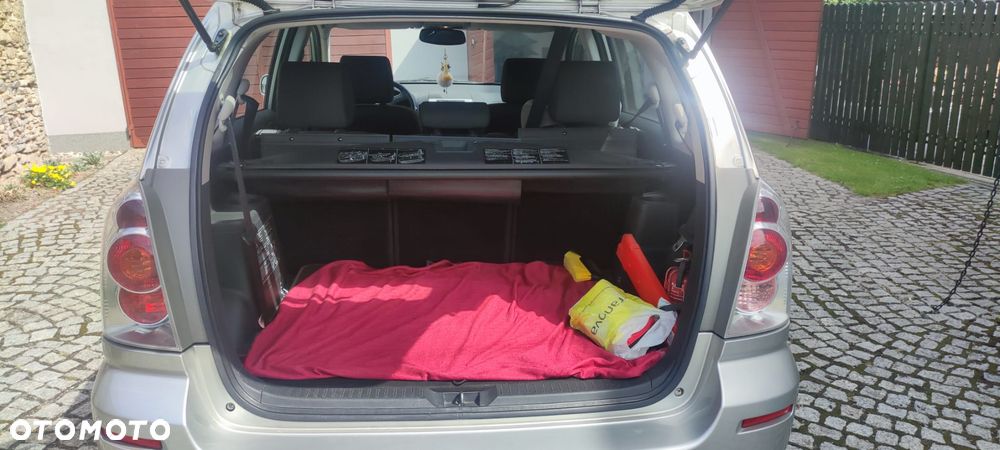 Toyota Corolla Verso 2.2 D-4D - 9