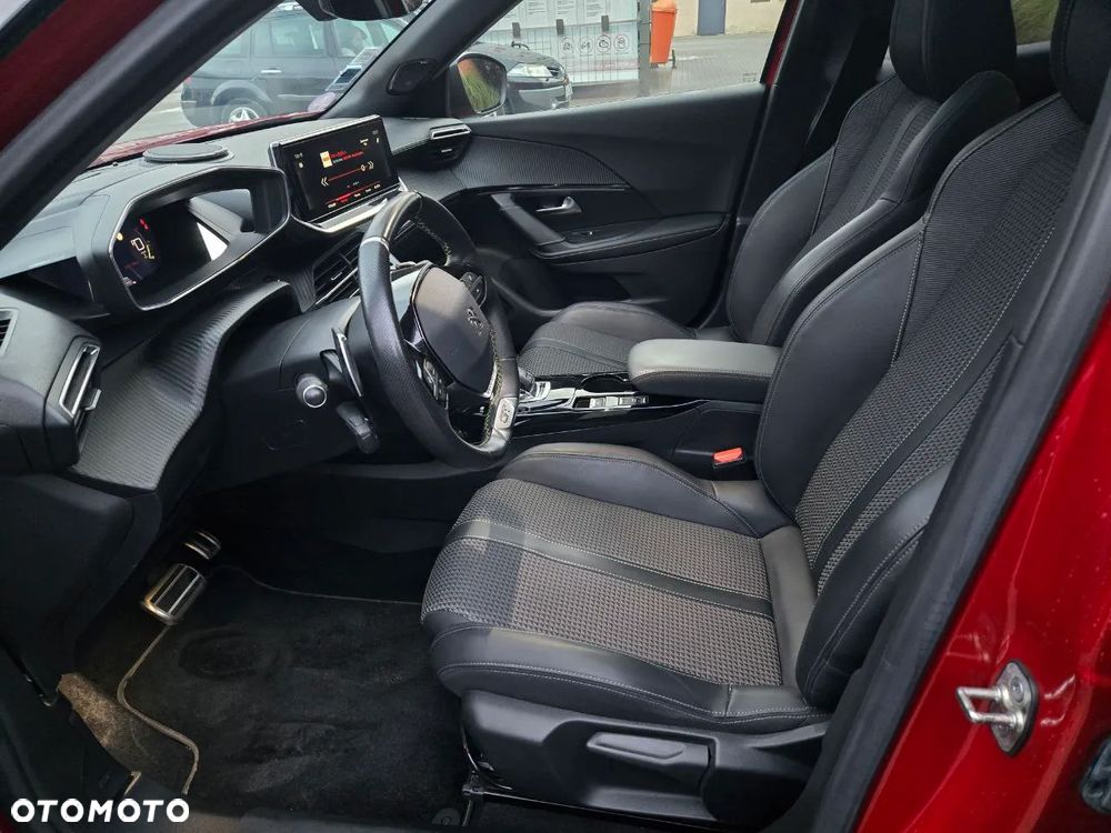 Peugeot 2008 PureTech 130 EAT8 GT - 13