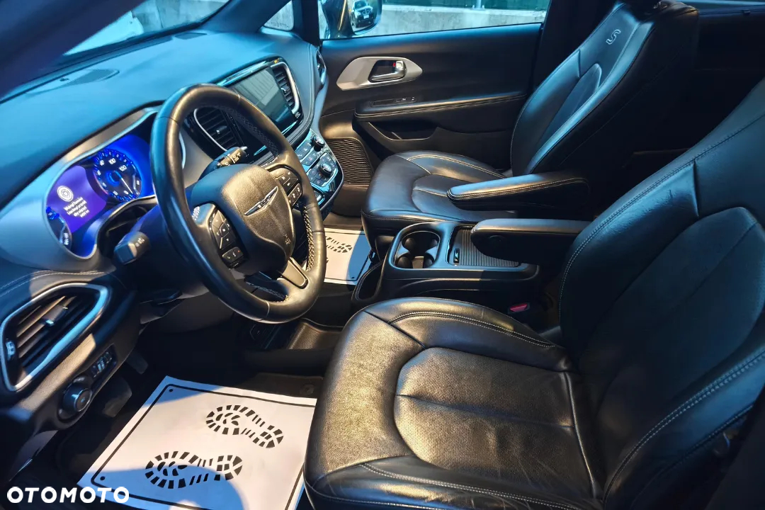 Chrysler Pacifica - 21