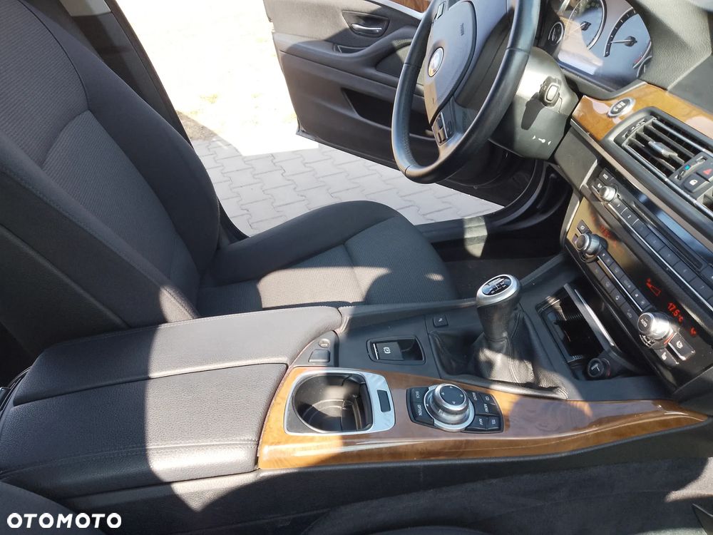 BMW Seria 5 523i - 13