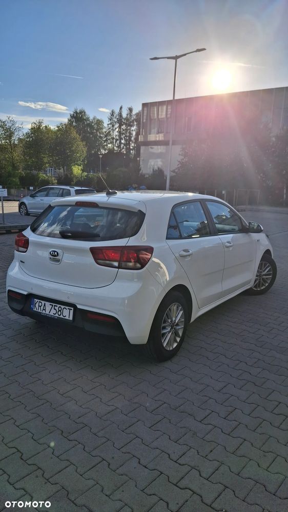 Kia Rio 1.2 L - 5