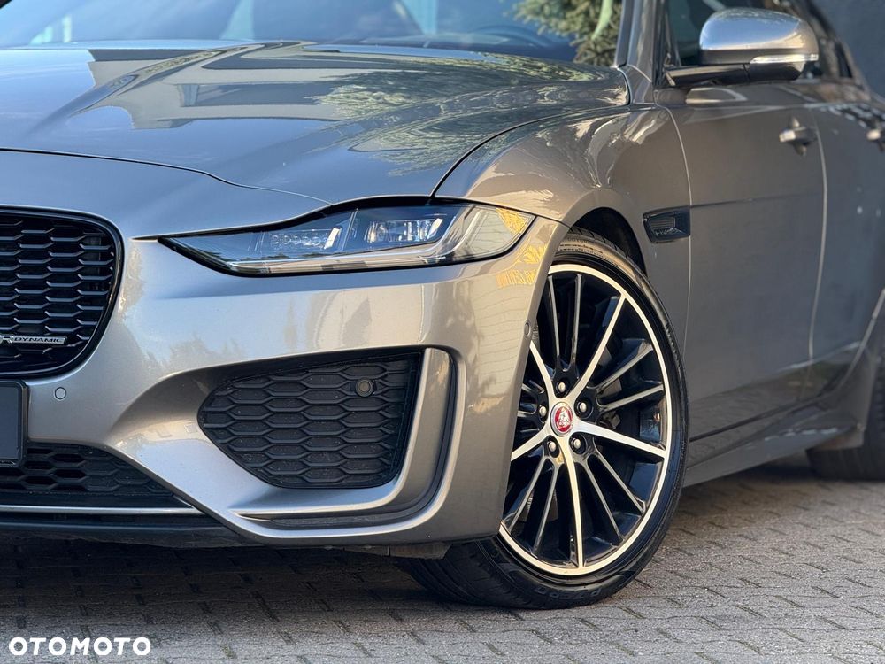 Jaguar XE 2.0 P250 R-Dynamic Black - 3
