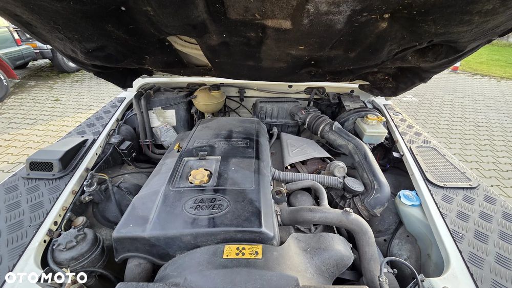 Land Rover Defender 110 Hard Top E - 13