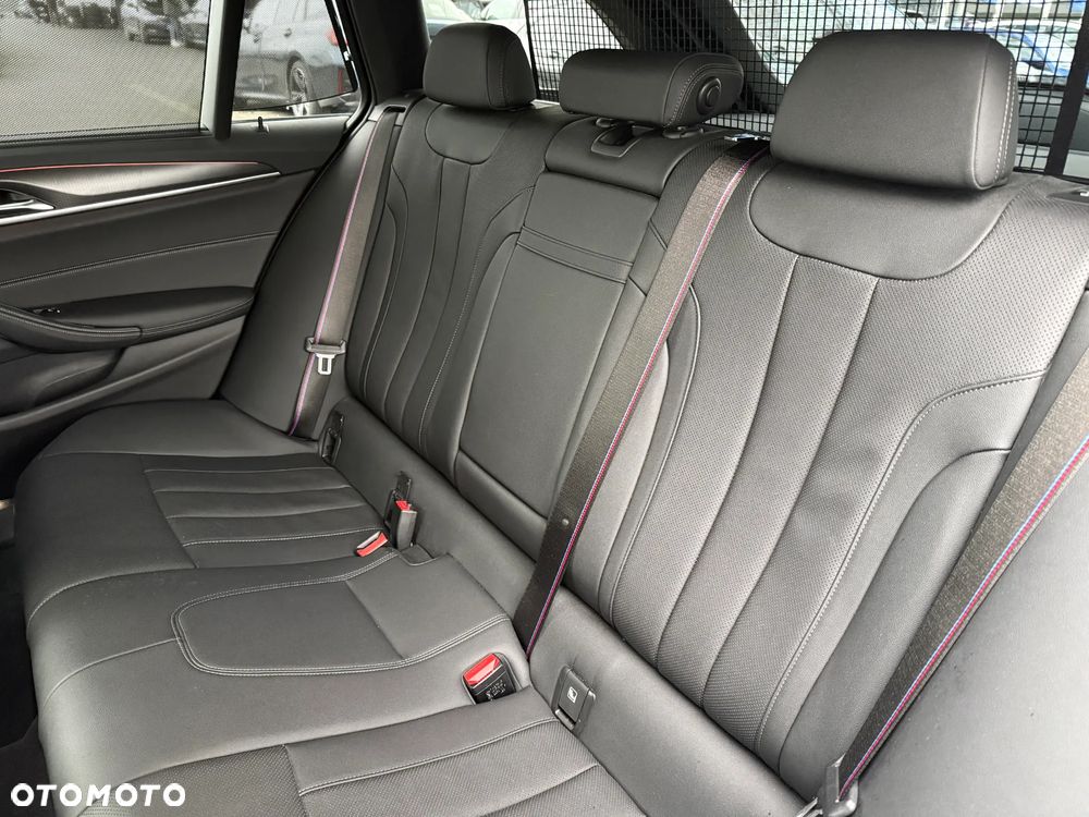 BMW Seria 5 520d xDrive M Sport Edition - 33