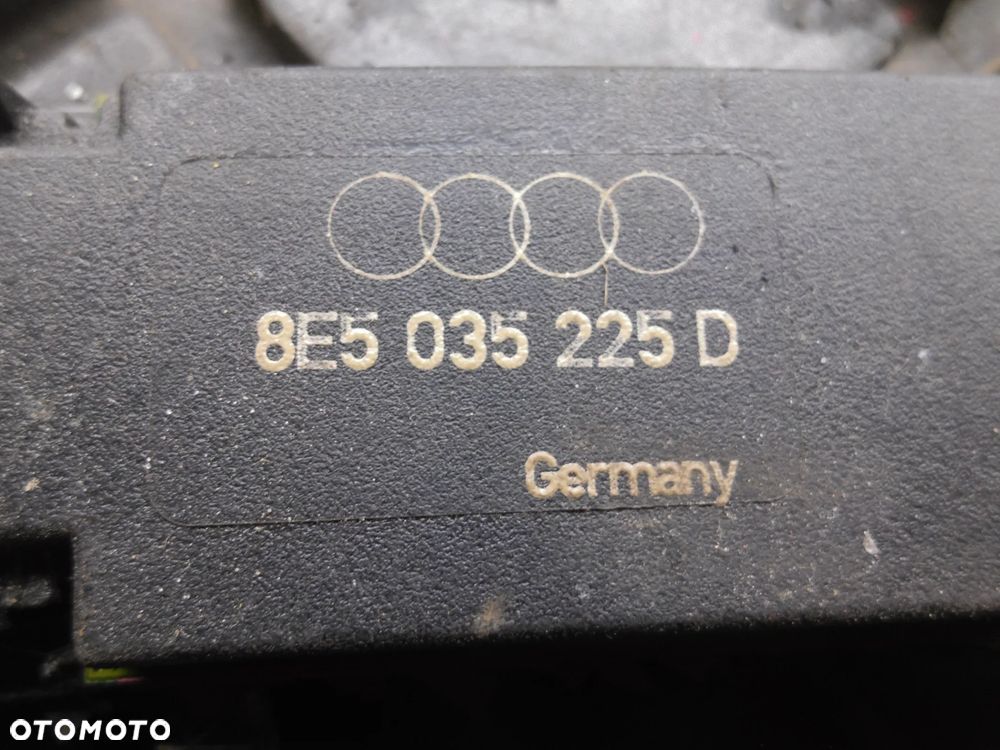 AUDI A4 B6 B7 SEDAN WZMACNIACZ ANTENY FM 8E5035225D - 3