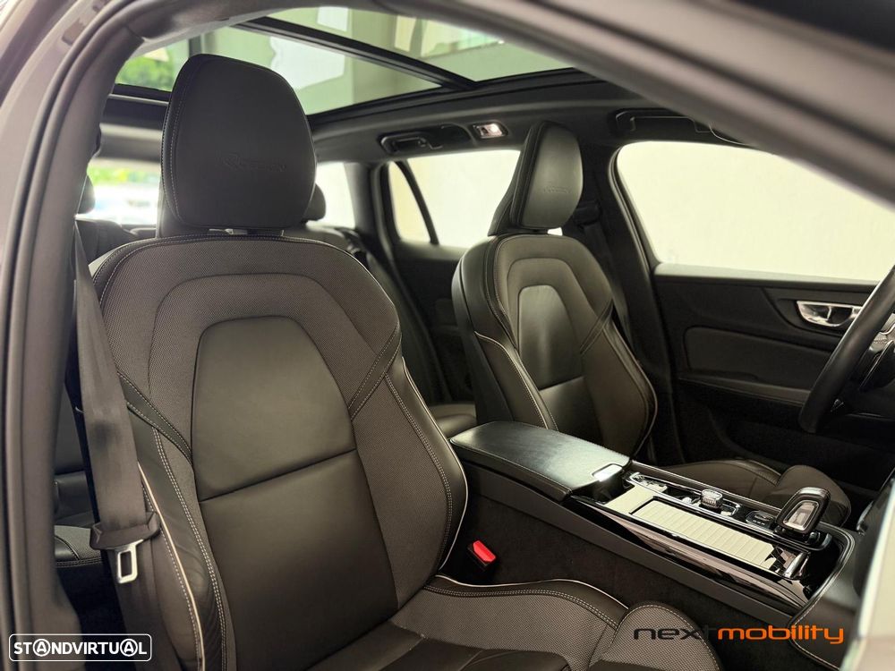 Volvo V60 2.0 T8 AWD TE Polestar Engine - 24