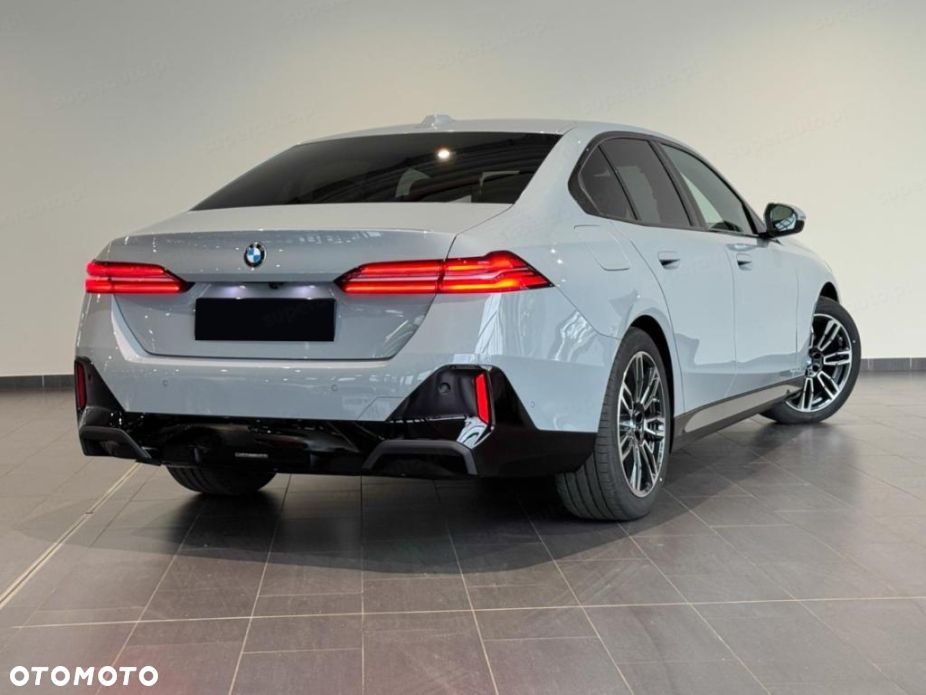 BMW Seria 5 540d xDrive mHEV M Sport - 6