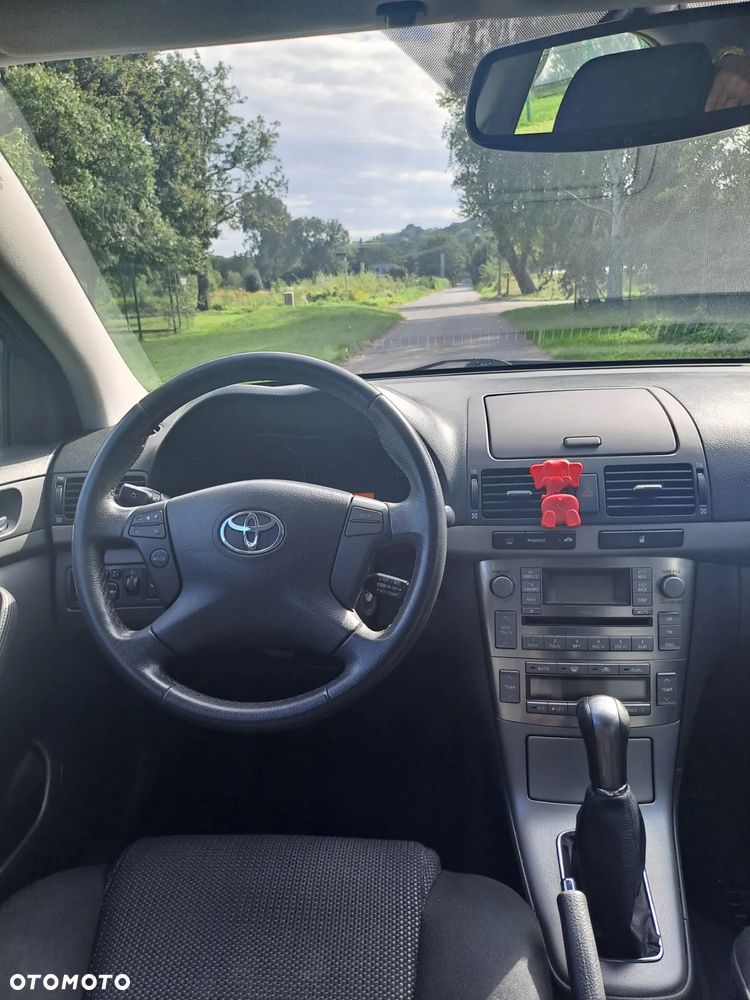Toyota Avensis - 2