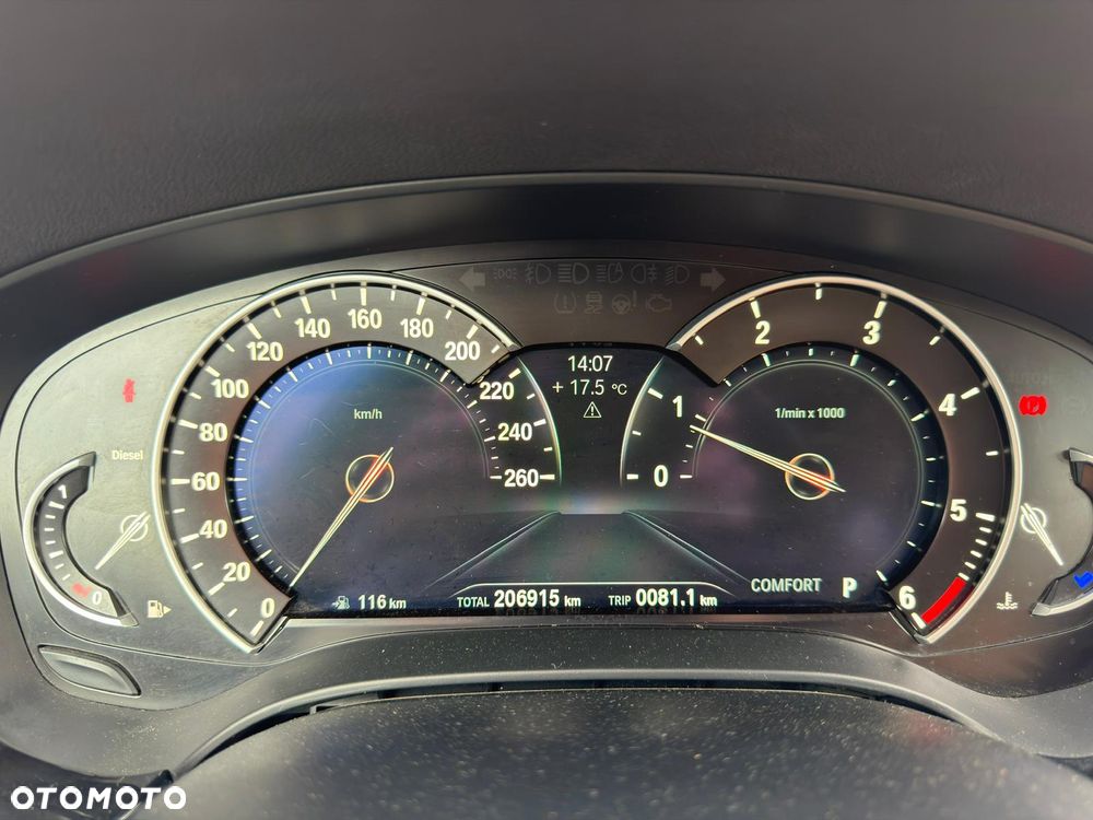 BMW Seria 5 520d xDrive - 13