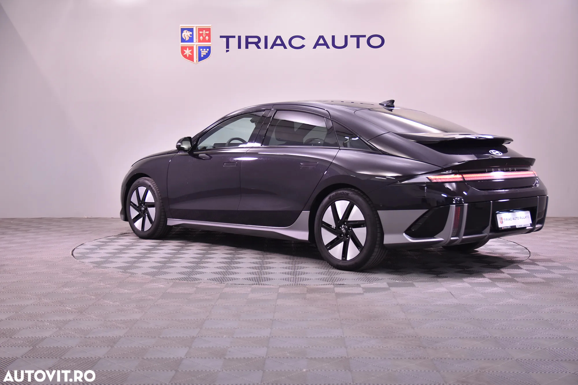 Hyundai IONIQ - 3