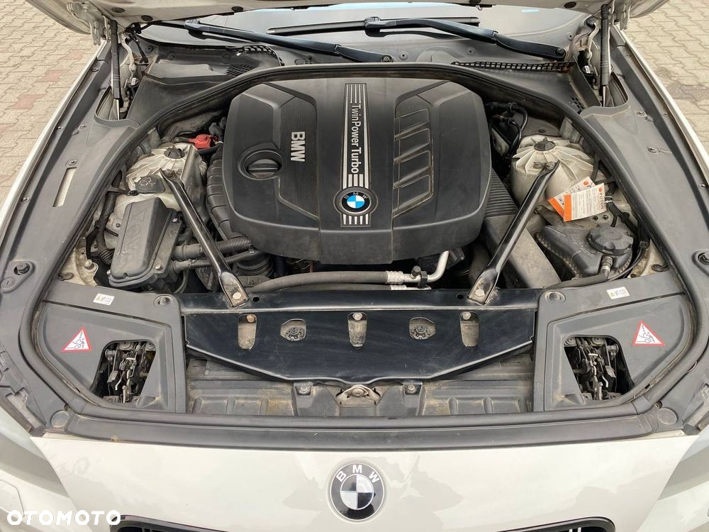 BMW Seria 5 525d xDrive - 4