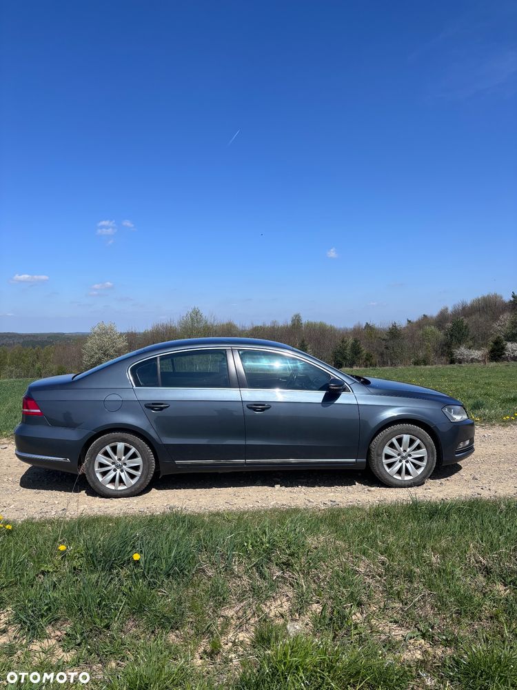 Volkswagen Passat 1.6 TDI DPF BlueMotion Technology Comfortline - 8
