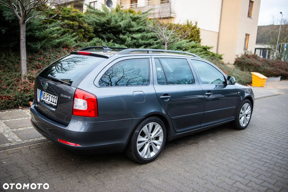 Skoda Octavia 1.8 TSI DSG Laurin & Klement - 14