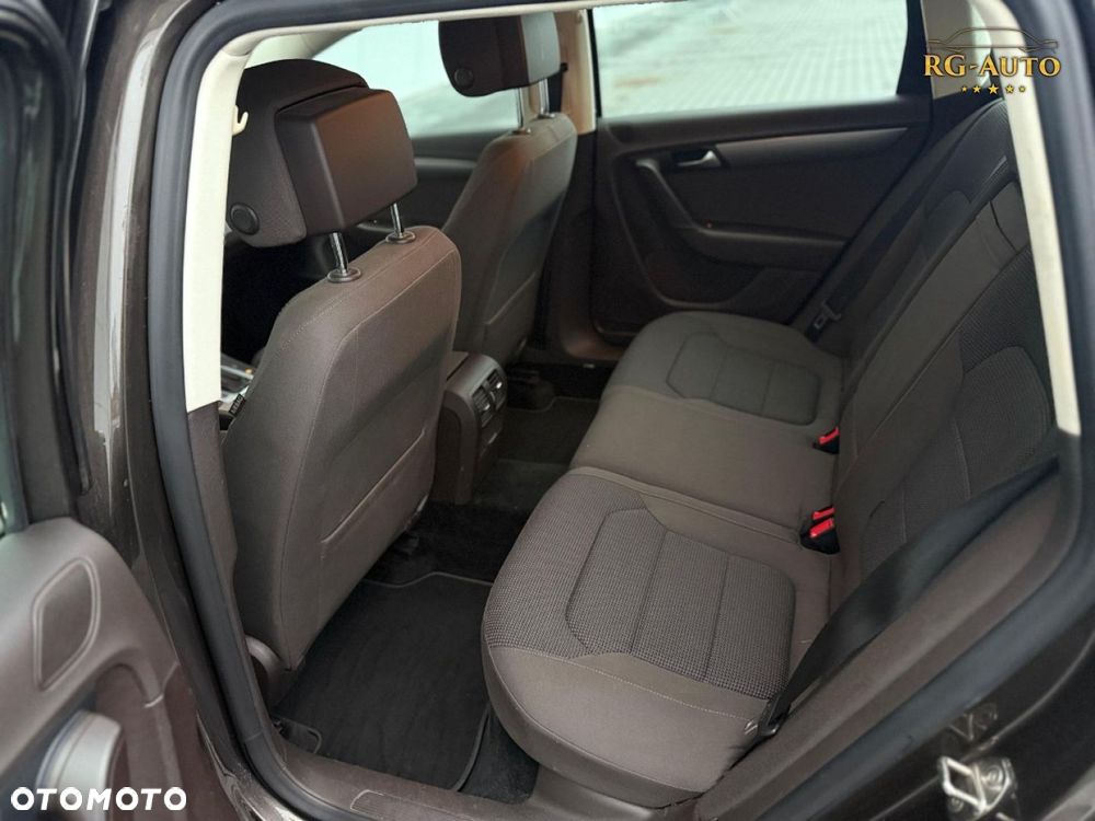 Volkswagen Passat - 14