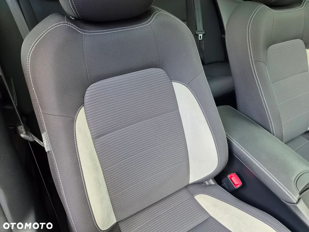 Toyota Avensis 1.8 Executive - 28