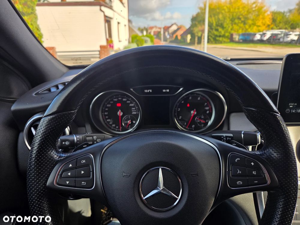 Mercedes-Benz GLA - 14