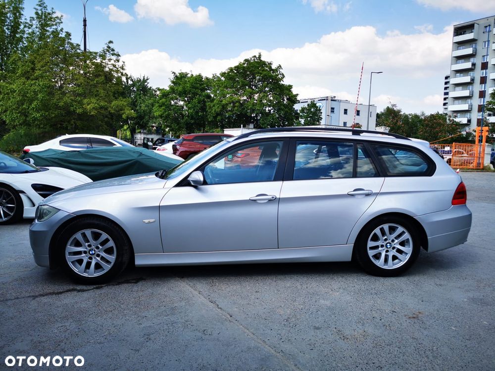 BMW Seria 3 320i - 33