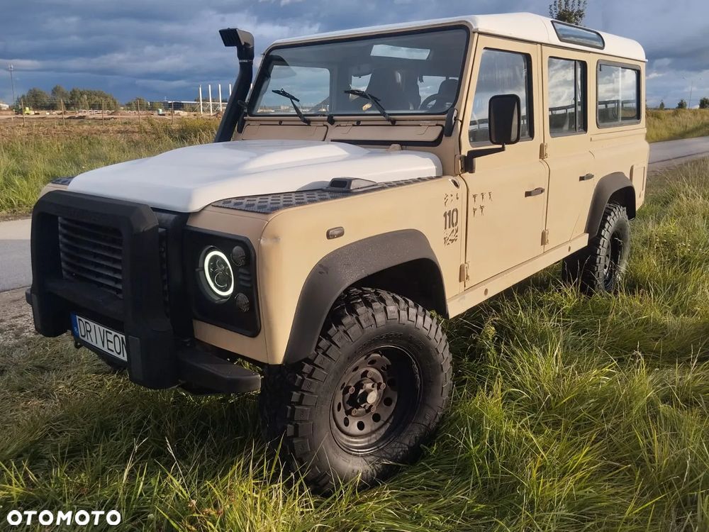 Land Rover Defender - 1