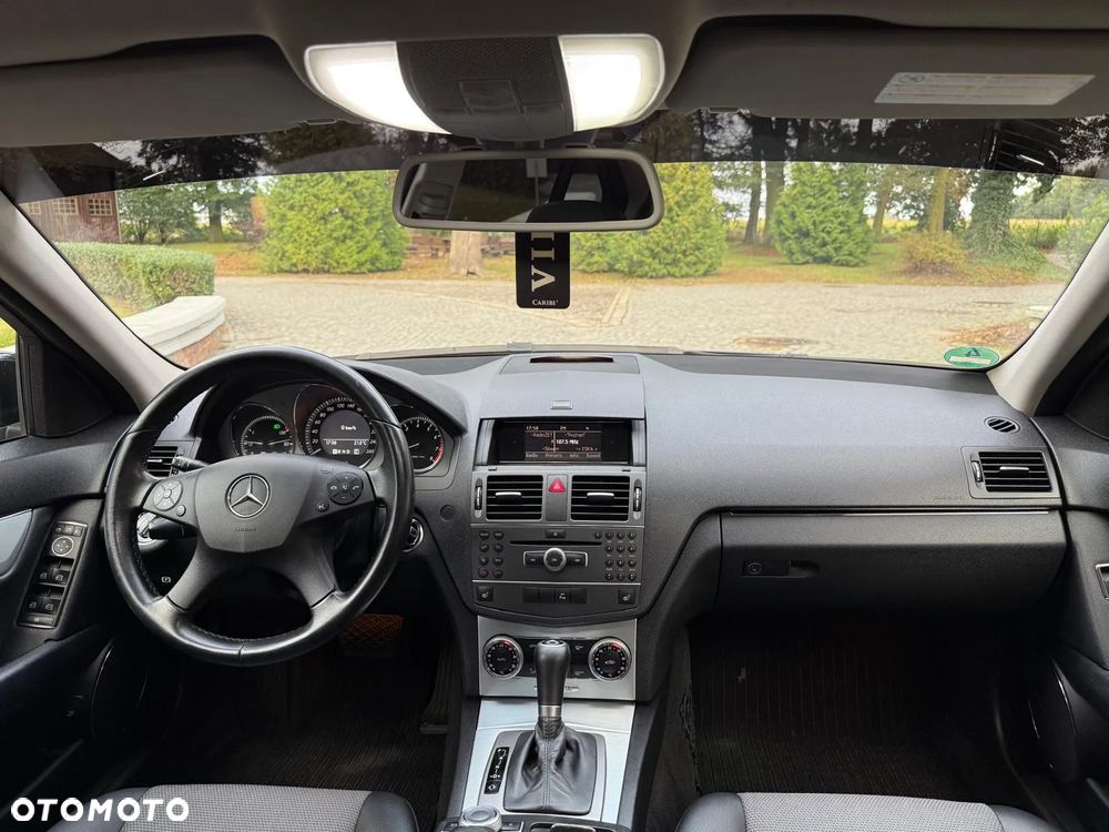 Mercedes-Benz Klasa C 180 T CGI Automatik BlueEFFICIENCY Avantgarde - 19