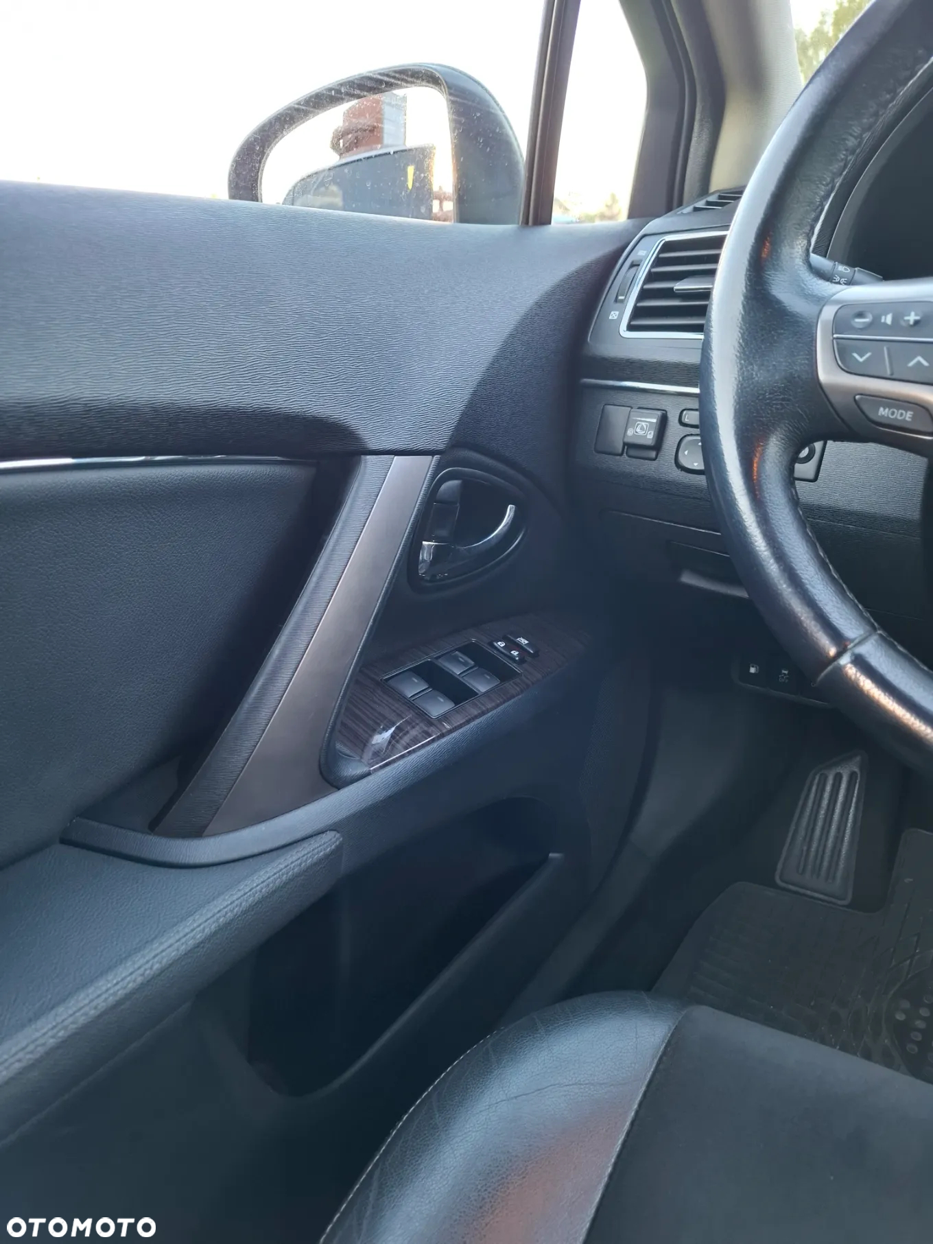 Toyota Avensis 1.8 Prestige MS - 24