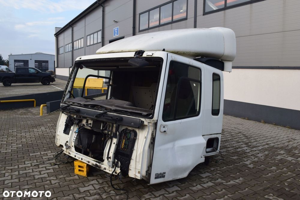 SZKIELET KABINY WRAZ Z DRZWIAMI DAF CF - 1