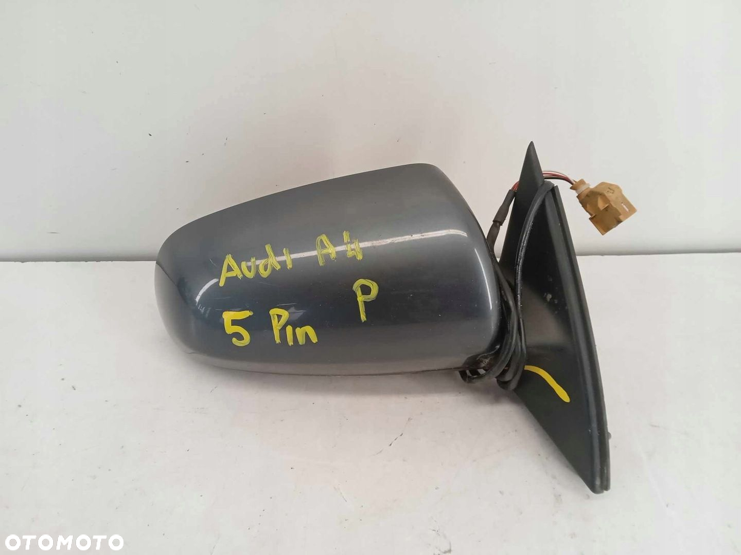 LUSTERKO PRAWE PRZEDNIE AUDI A4 B7 04-08 5 PIN - 2