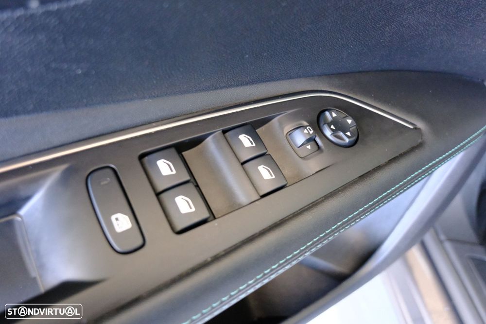 Peugeot 3008 1.6 Hybrid Allure Pack e-EAT8 - 34