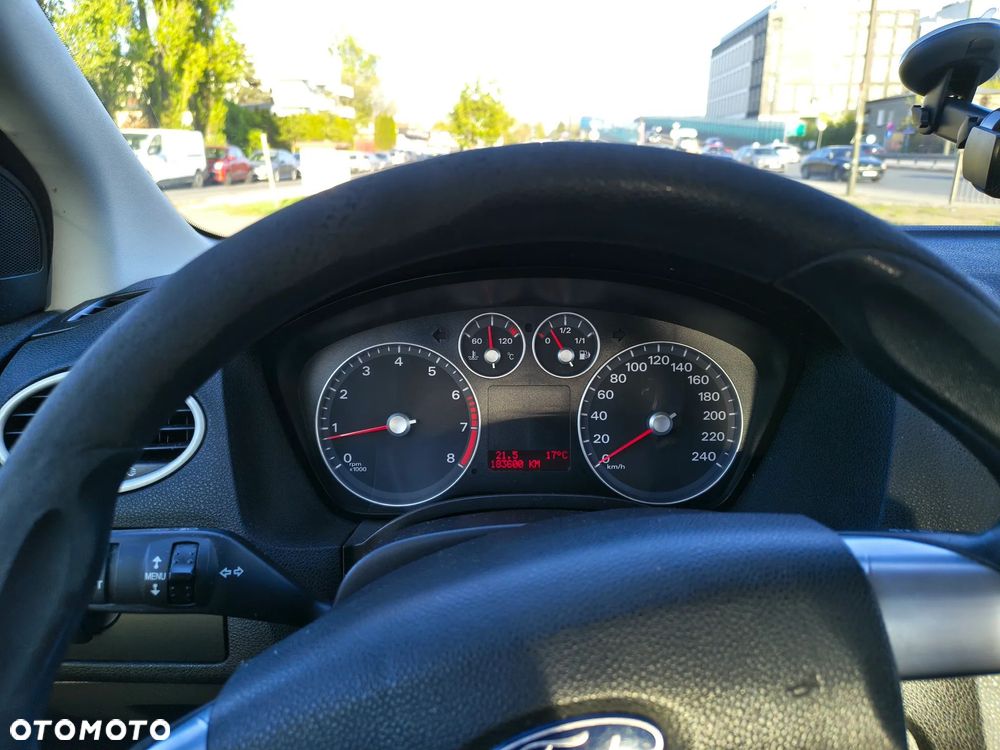 Ford Focus 1.6 Ambiente - 26