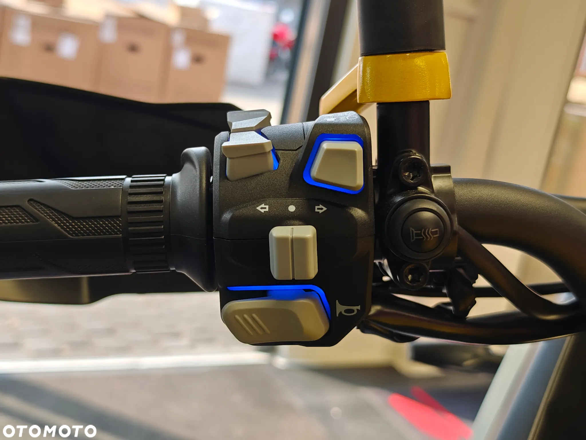 QJMOTOR SVT 650X - 8