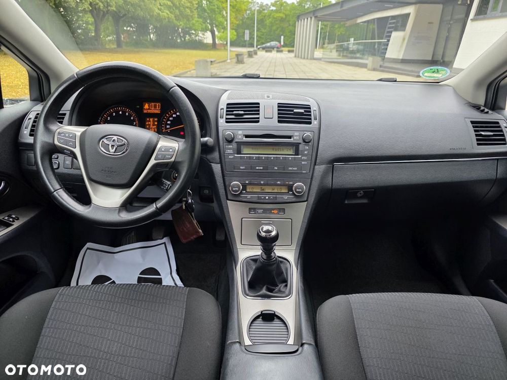 Toyota Avensis 1.8 Sol - 11