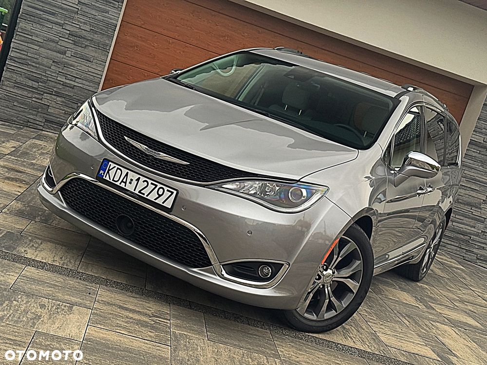 Chrysler Pacifica - 2