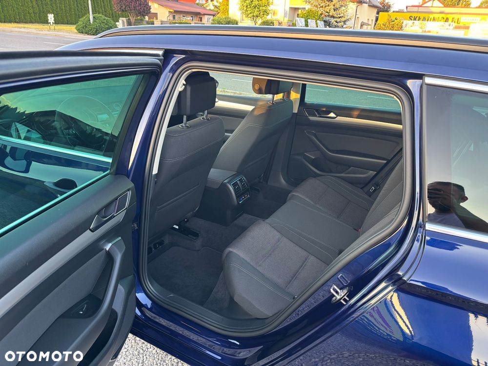 Volkswagen Passat - 10