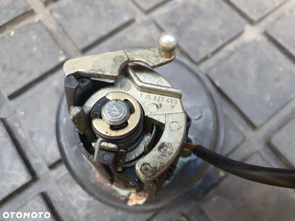 Volkswagen Bora KOMBI  Przycisk zamka klapy bagażnika 1J5827469 - 2