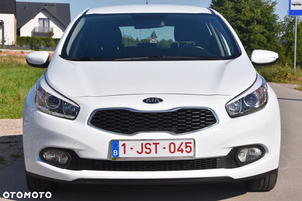 Kia Ceed 1.4 L - 12