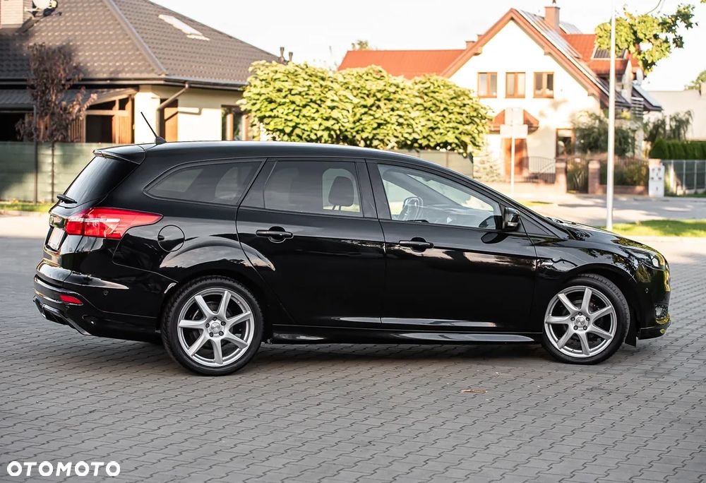 Ford Focus ver-1-5-ecoblue-scr-st--line - 14