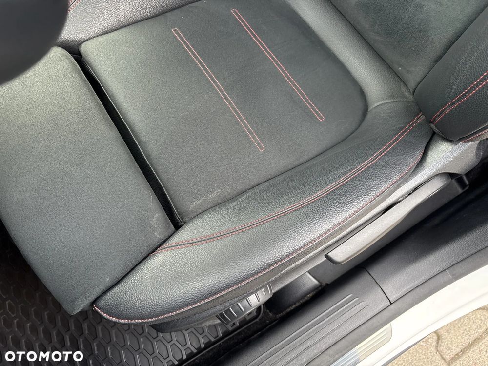 Mercedes-Benz GLA - 14