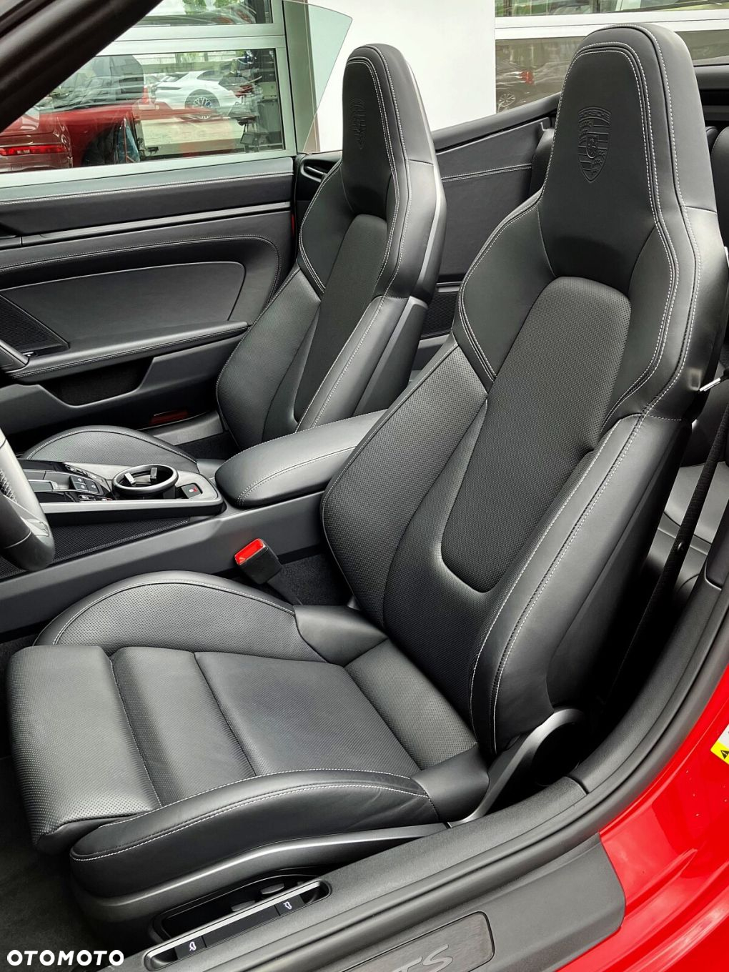 Porsche 911 Carrera 4 GTS Cabrio - 18