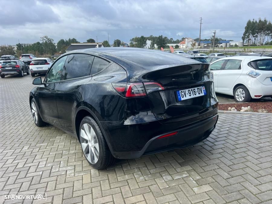 Tesla Model Y - 3