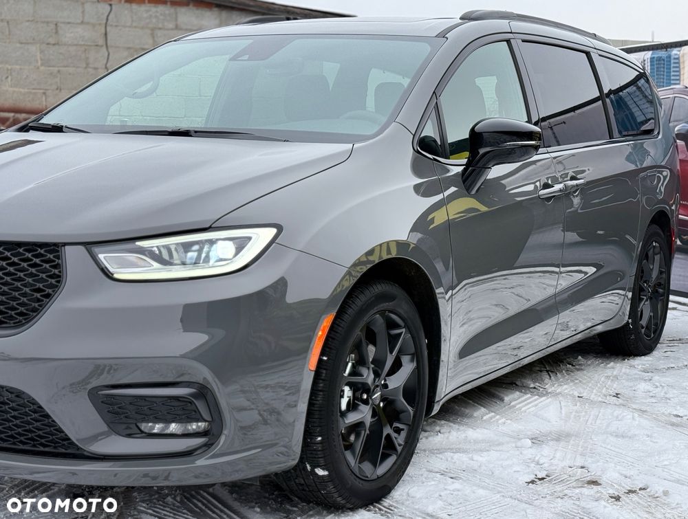 Chrysler Pacifica - 8