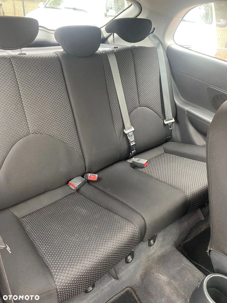 Hyundai Accent 1.4 GL - 16