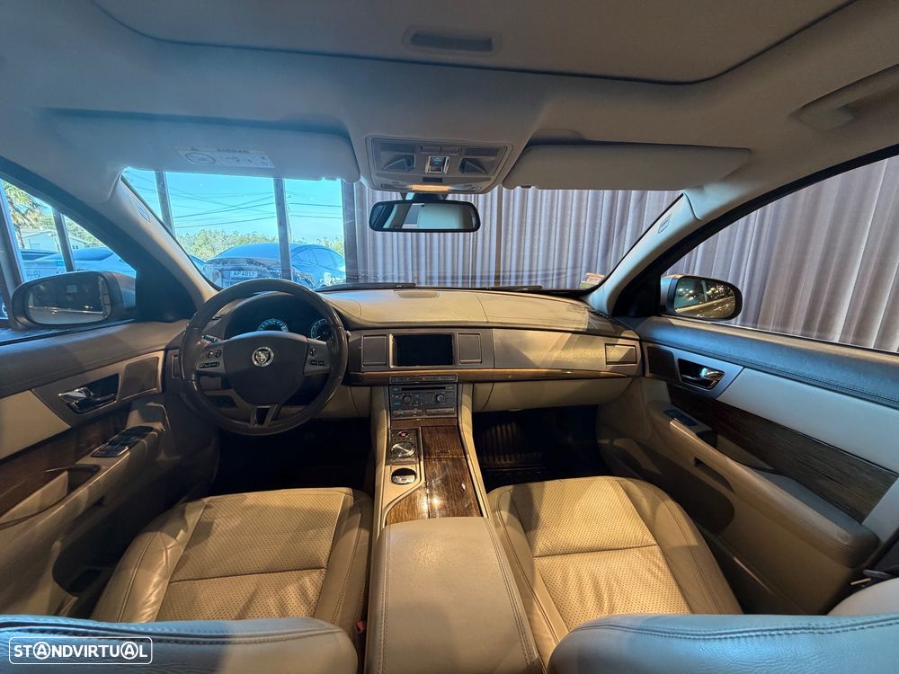 Jaguar XF 4.2 V8 Premium Luxury - 27