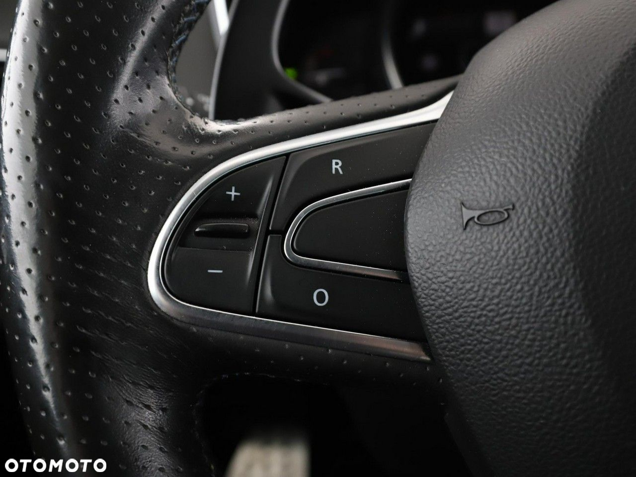 Renault Megane ENERGY TCe 205 EDC GT - 33