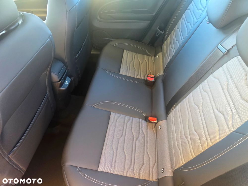 Jeep Avenger 1.2 T3 mHEV Upland 4xe eDCT6 - 11