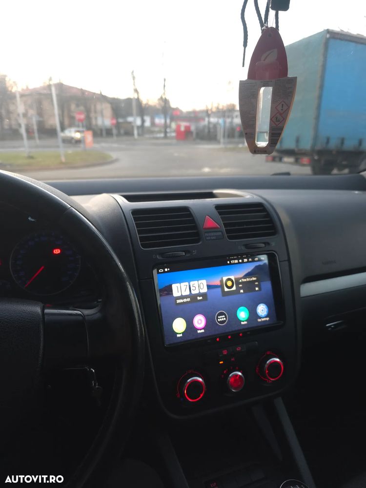 Volkswagen Golf - 11