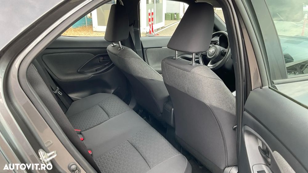 Toyota Yaris Cross 1.5 VVT-i HSD 4x2 Dynamic - 8