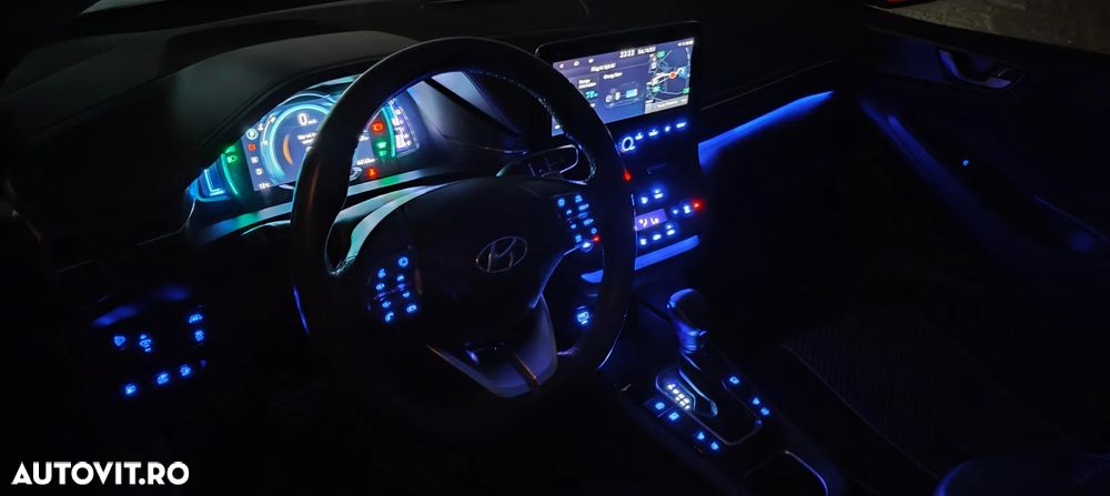 Hyundai IONIQ - 3