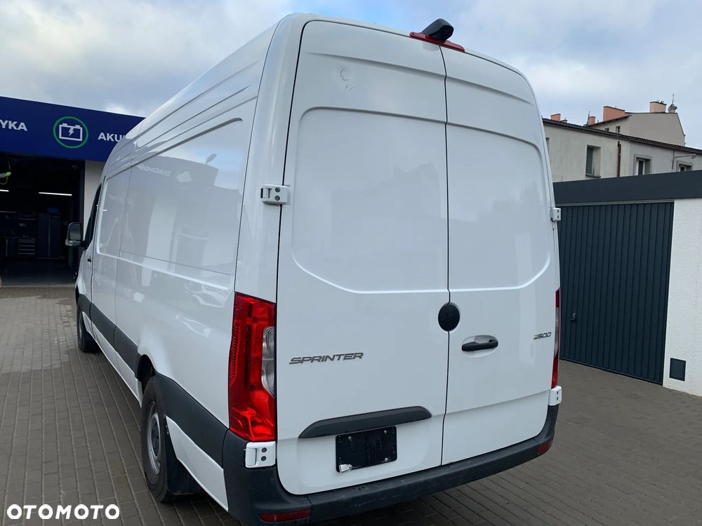 Mercedes-Benz Sprinter - 5