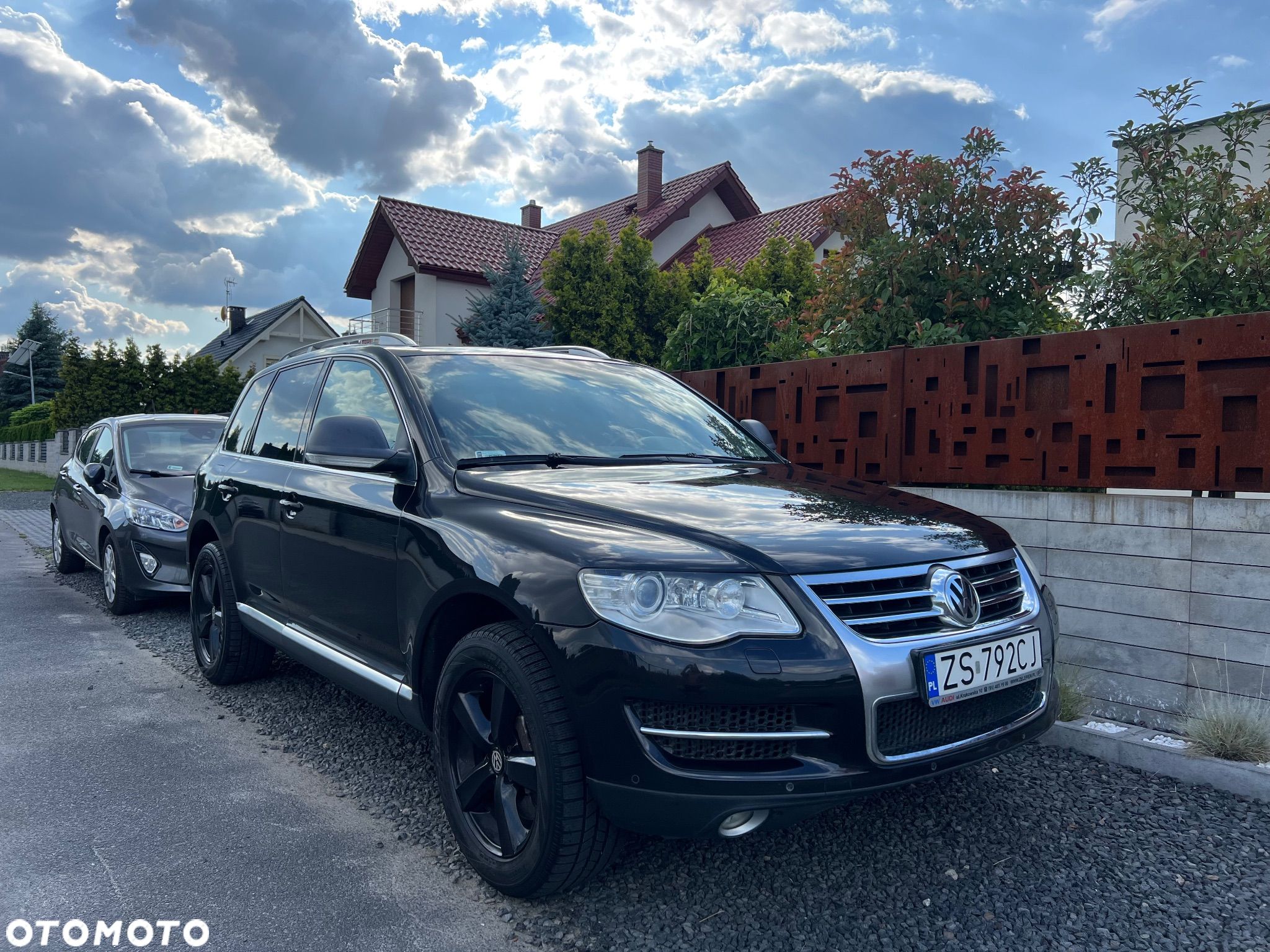 Volkswagen Touareg - 1